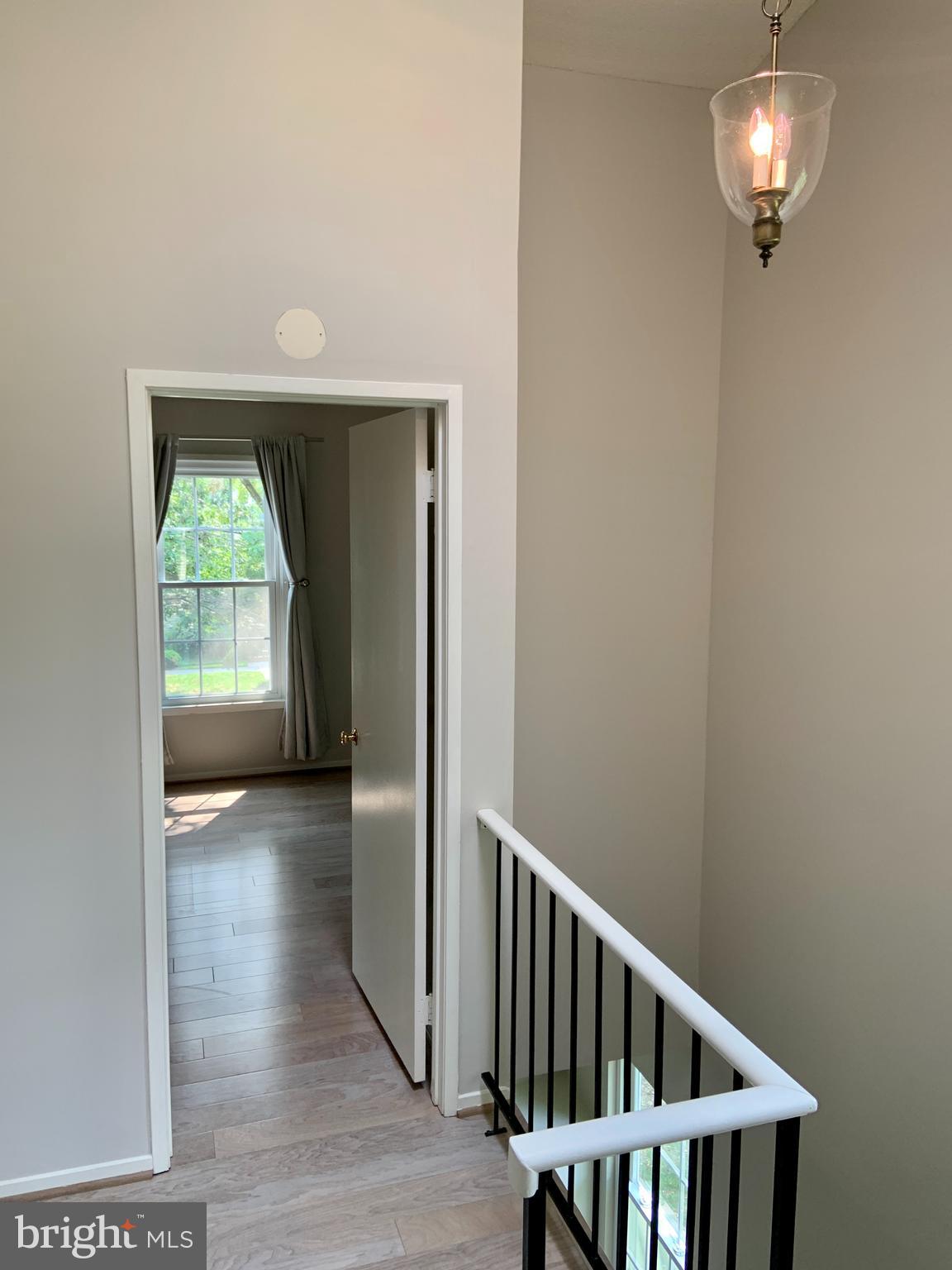2438 Ridgehampton Court Reston, VA 20191 - Photo 17 of 47 Upper hallway