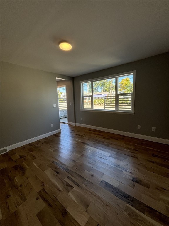 865 West Shore Road Warwick, RI 02889 - Photo 4 of 27