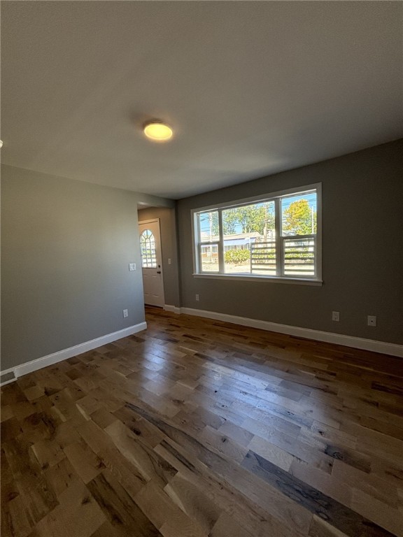 865 West Shore Road Warwick, RI 02889 - Photo 5 of 27