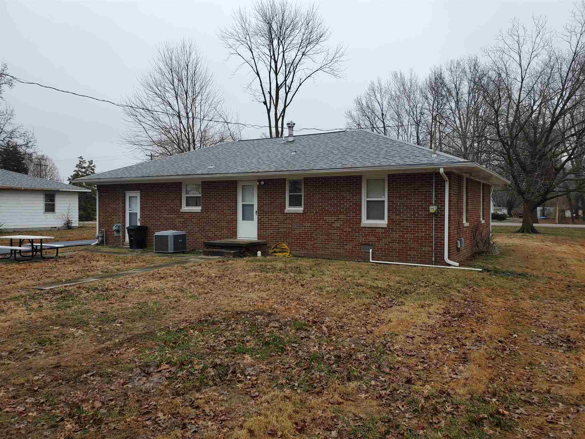 210 Country Club Road Centralia, IL 62801 - Photo 4 of 22 Gallery Image 4