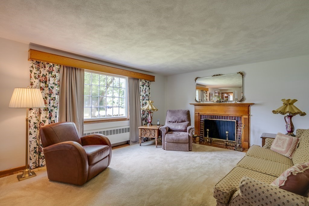 384 Concord Road Bedford, MA 01730 - Photo 11 of 34 Gallery Image 11