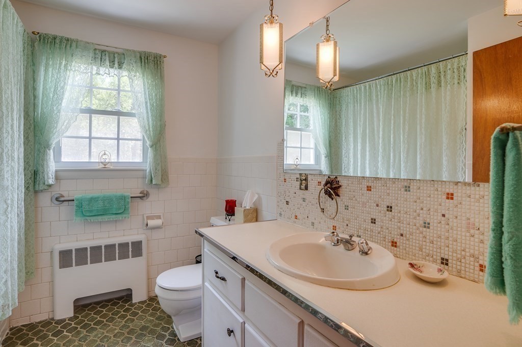 384 Concord Road Bedford, MA 01730 - Photo 13 of 34 Gallery Image 13