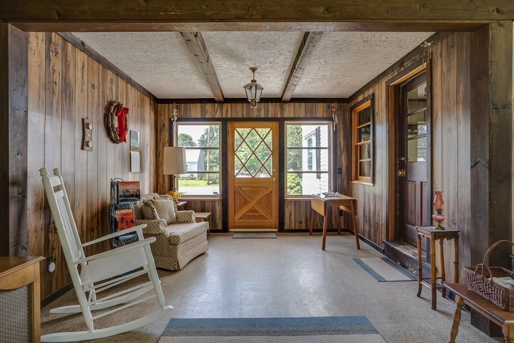 384 Concord Road Bedford, MA 01730 - Photo 4 of 34 Gallery Image 4