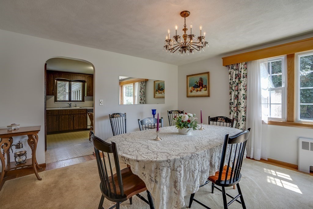 384 Concord Road Bedford, MA 01730 - Photo 6 of 34 Gallery Image 6