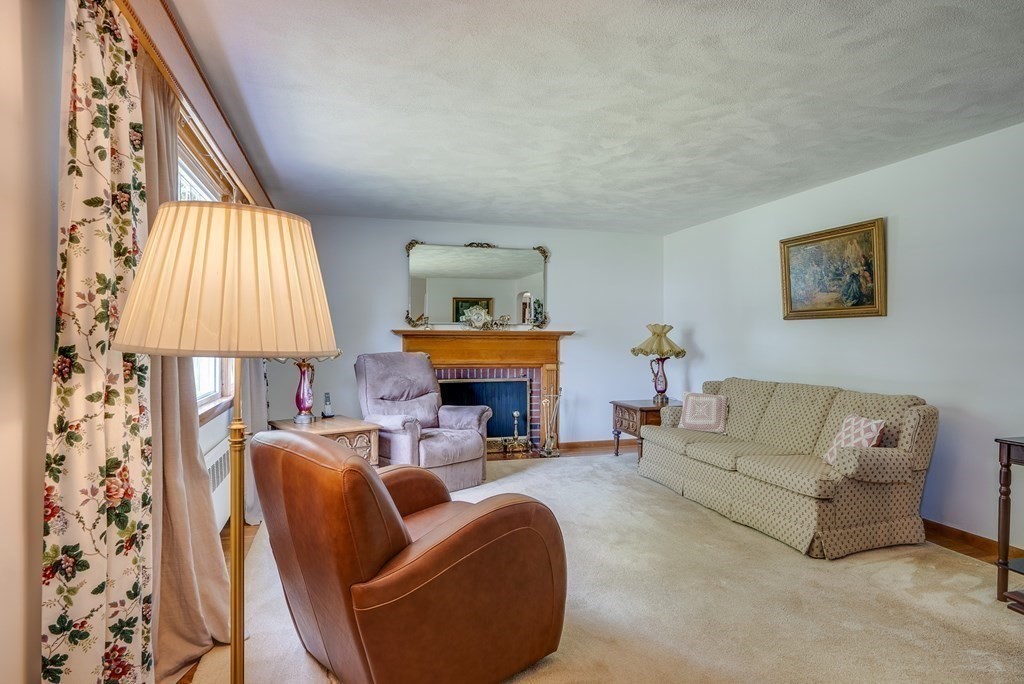 384 Concord Road Bedford, MA 01730 - Photo 10 of 34 Gallery Image 10