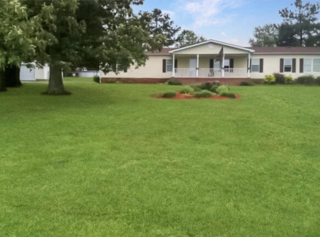 121 Red Top Road Indian Mound, TN 37079 - Photo 2 of 19 a front view of a house with a garden