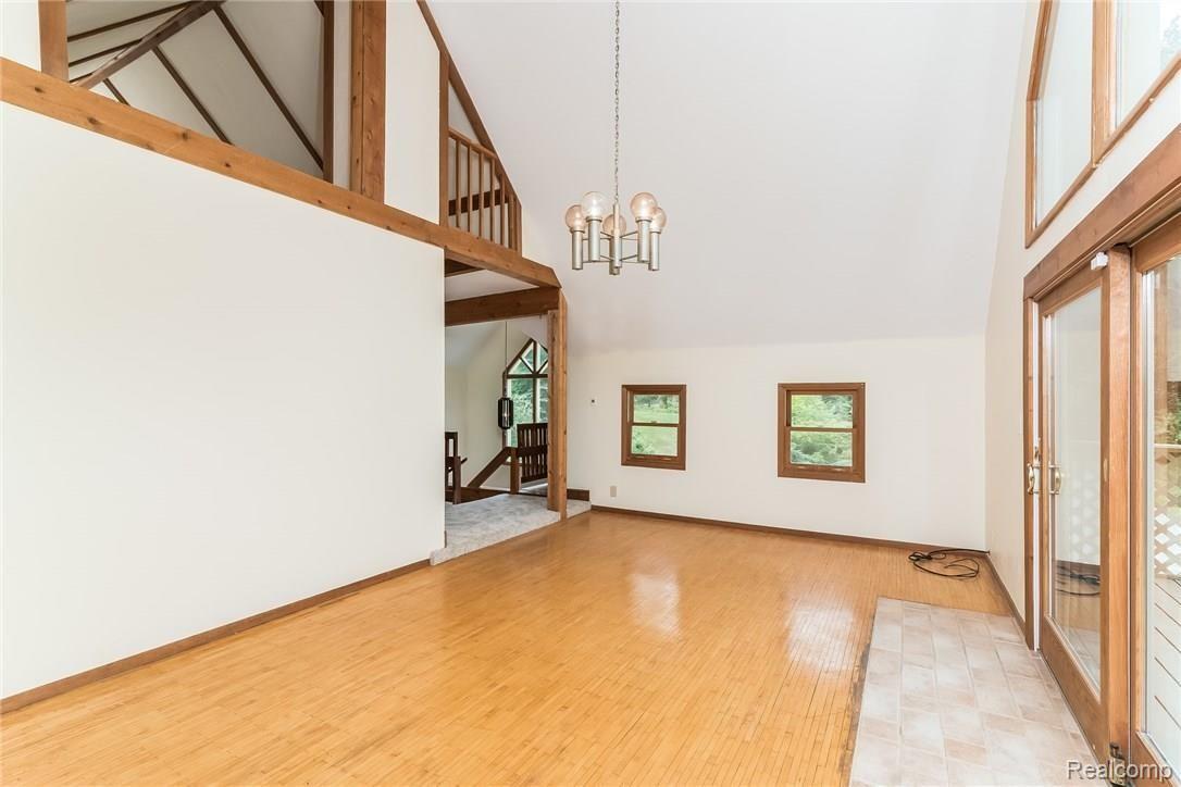 1160 Silver Bell Road Rochester, MI 48306 - Photo 15 of 36 015-photo--6024199.jpg