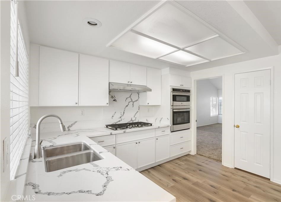 21965 Jeffers Lane Saugus, CA 91350 - Photo 14 of 40 Kitchen