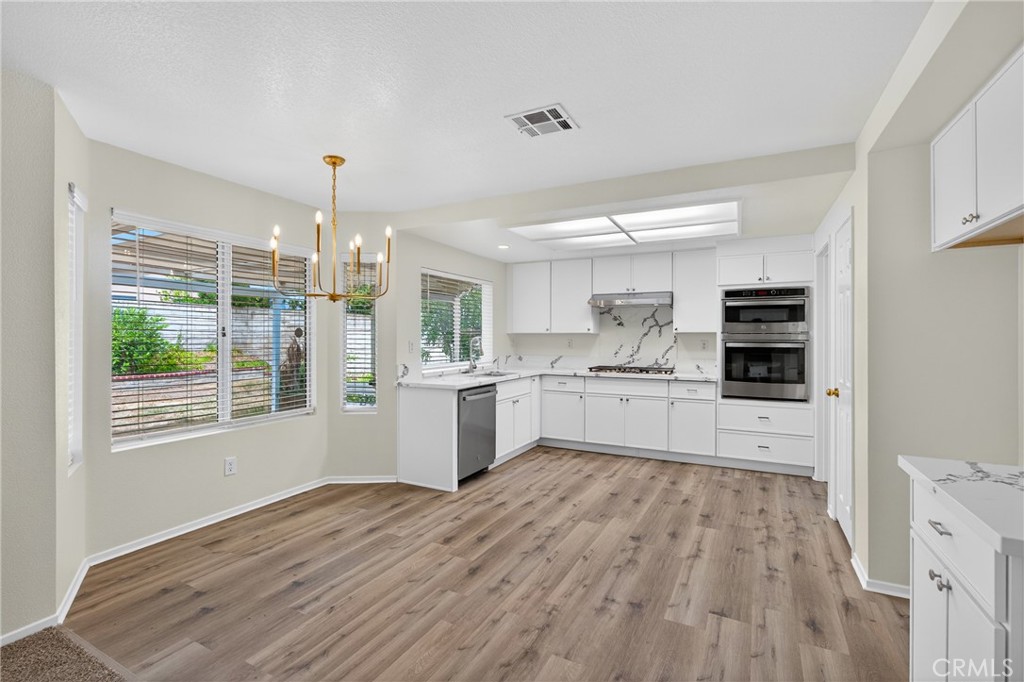 21965 Jeffers Lane Saugus, CA 91350 - Photo 17 of 40 Kitchen