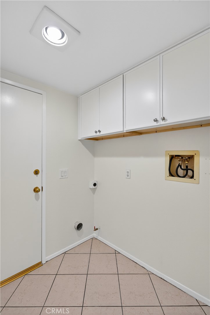 21965 Jeffers Lane Saugus, CA 91350 - Photo 31 of 40 Laundry Room-Downstairs