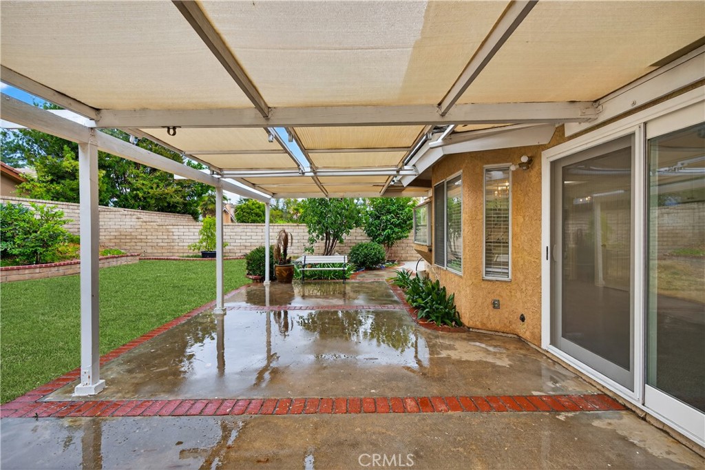 21965 Jeffers Lane Saugus, CA 91350 - Photo 35 of 40 Back Patio