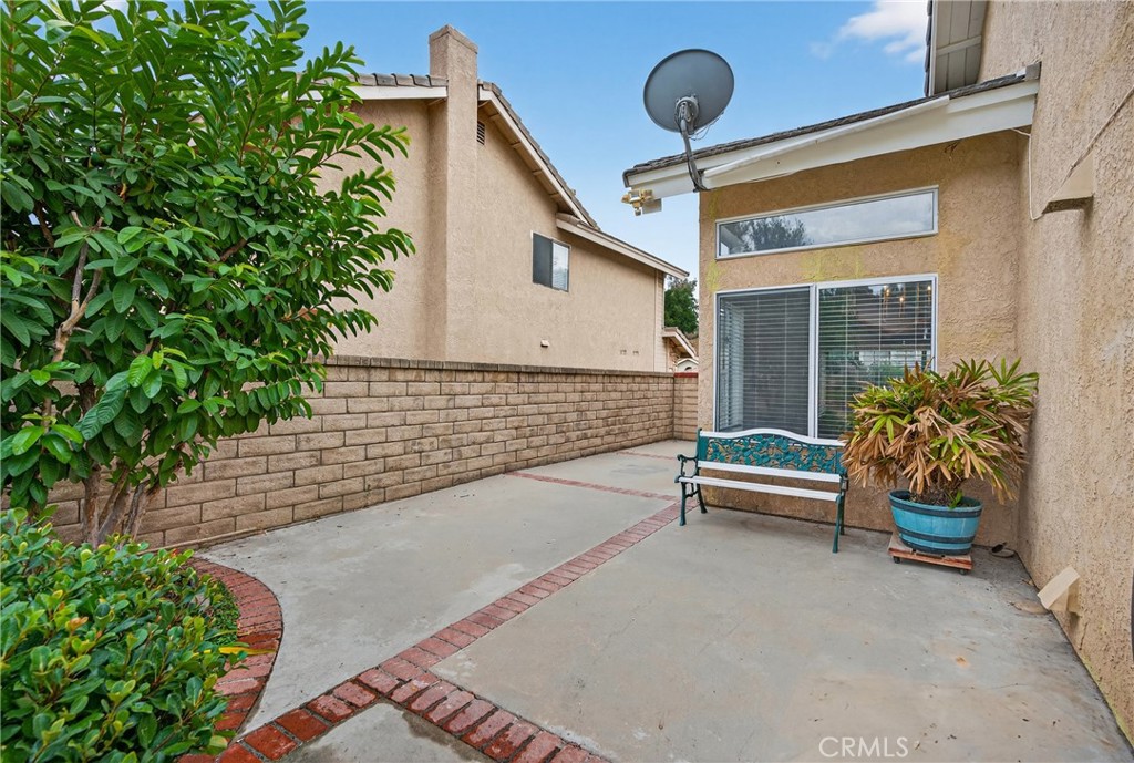 21965 Jeffers Lane Saugus, CA 91350 - Photo 37 of 40 Side Yard