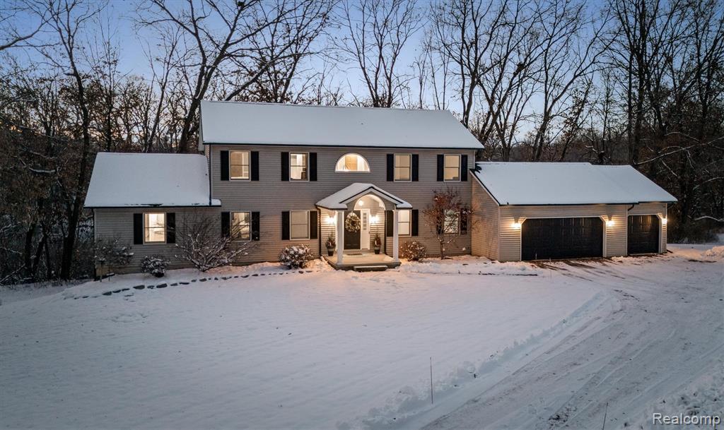8301 Hyne Road Brighton, MI 48114 - Photo 4 of 76 Gallery Image 4