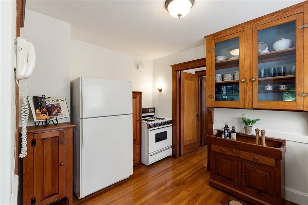 8 Berkeley Street Reading, MA 01867 - Photo 19 of 32