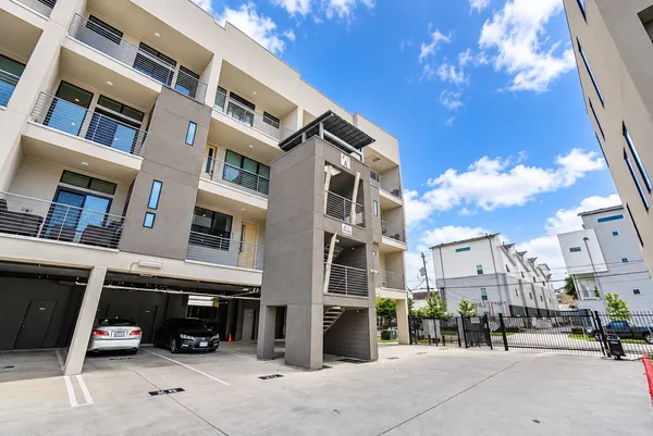 $1,300 | 2401 Crawford Street, Unit A114, Houston, TX 77004