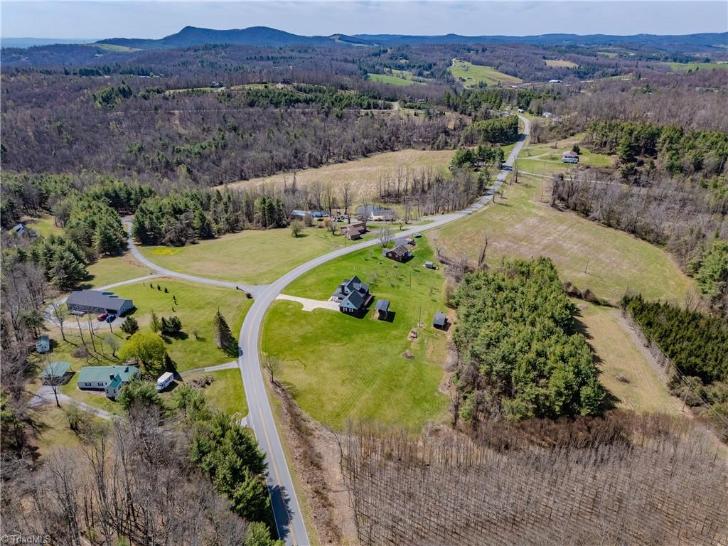 11325 Glade Valley Road Ennice, NC 28623 - Photo 10 of 43