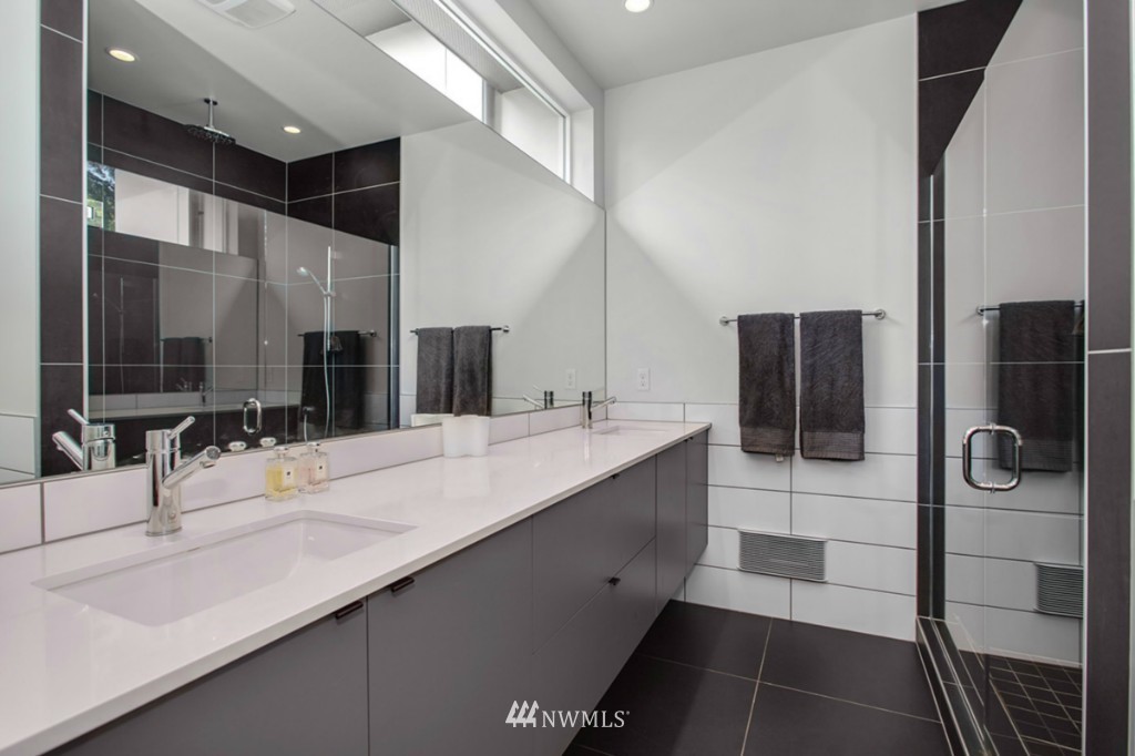 4312 Southwest Roxbury Street Seattle, WA 98136 - Photo 14 of 21
