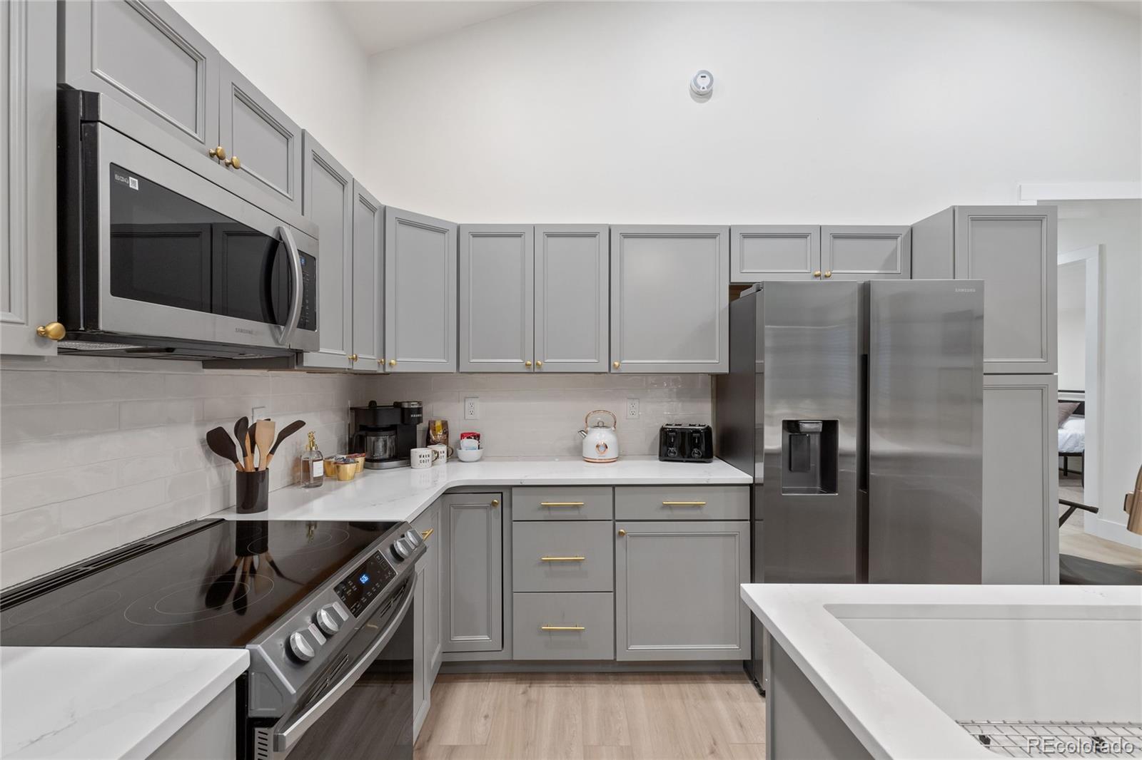 29 South Pine Drive Bailey, CO 80421 - Photo 9 of 27 a kitchen with a sink stove and refrigerator