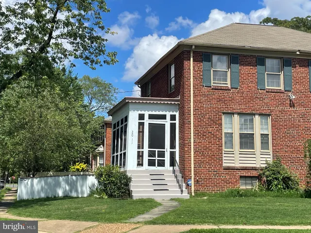 $3,000 | 2011 27th Street South, Arlington, VA 22206