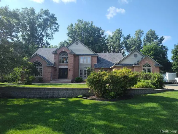 $782,000 | 1339 Pond Bluff Way, Brighton, MI 48114
