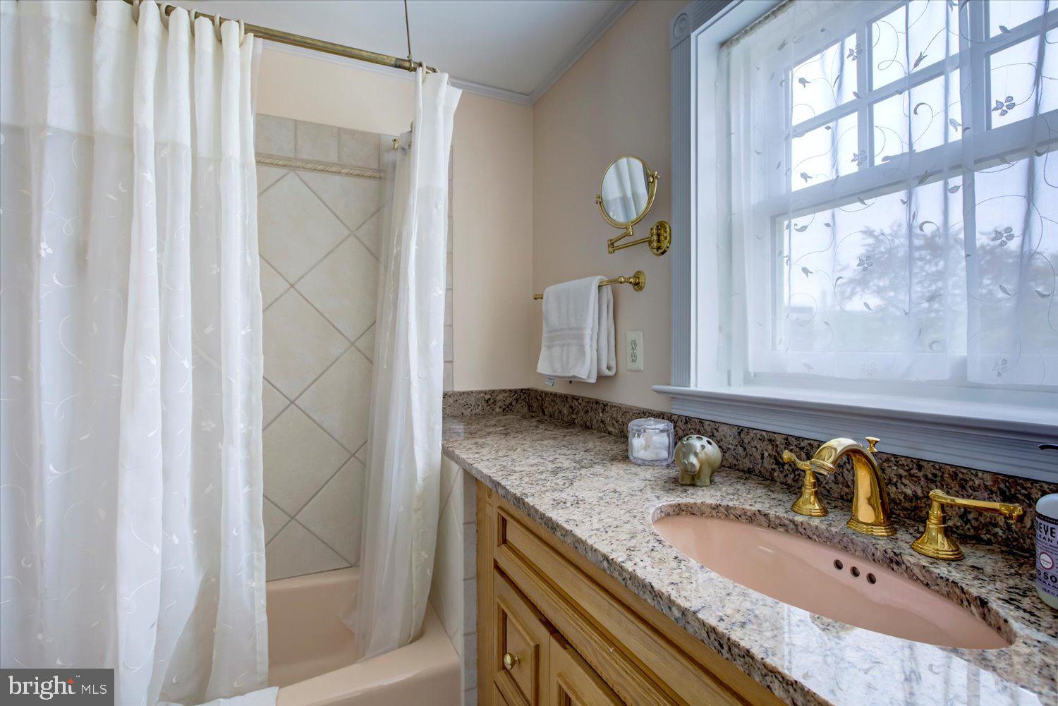 600 G Street Southeast Washington, DC 20003 - Photo 34 of 46 3rd floor Ensuite