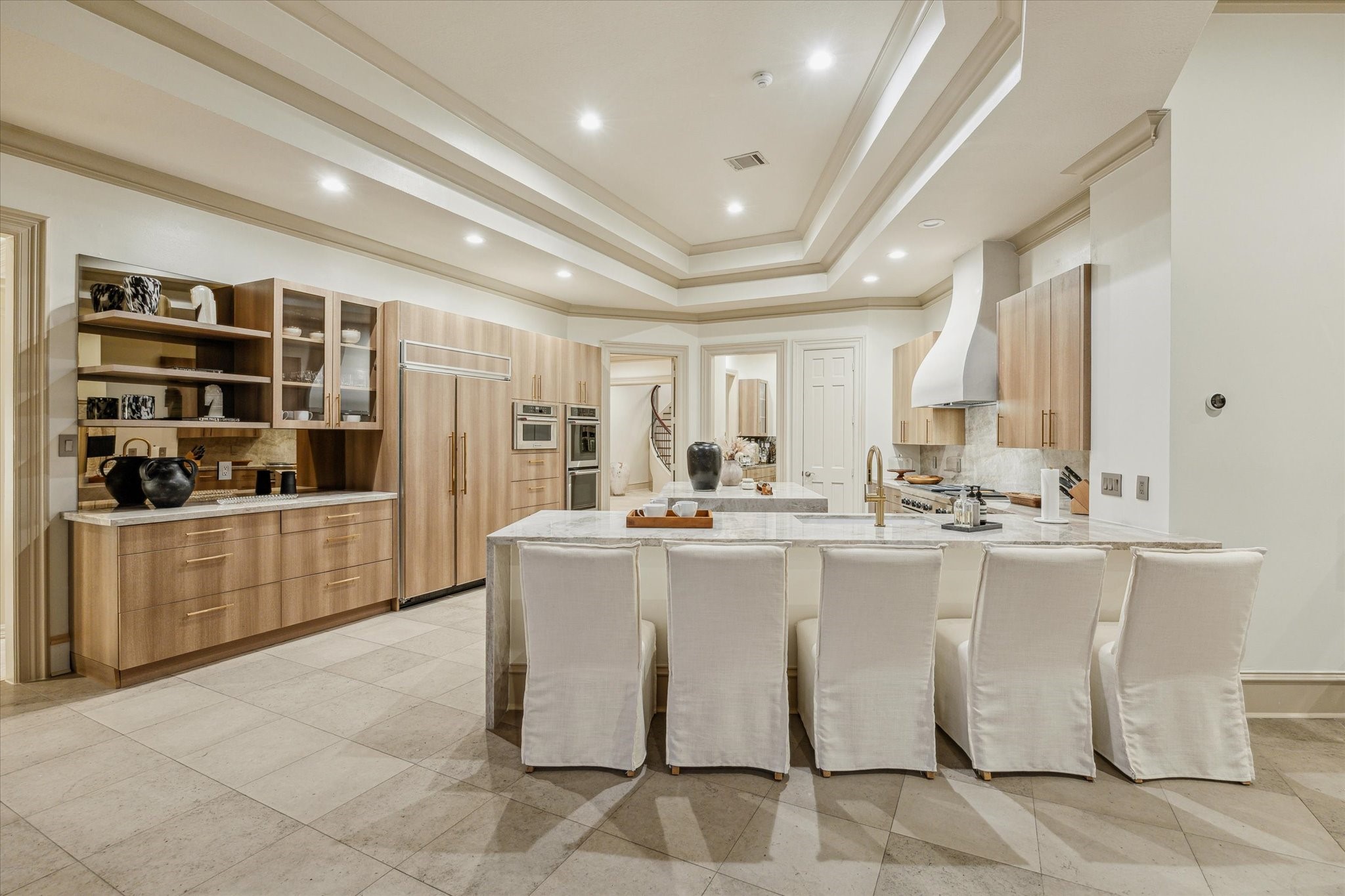 918 Huntington Cove Houston, TX 77063 - Photo 26 of 50 The kitchen is the central hub for cooking, dining and socializing, with the breakfast bar being a key element of this versatility. This extended counter space creates a perfect, casual spot for morning coffee or breakfast allowing family members or guests to sit and converse.