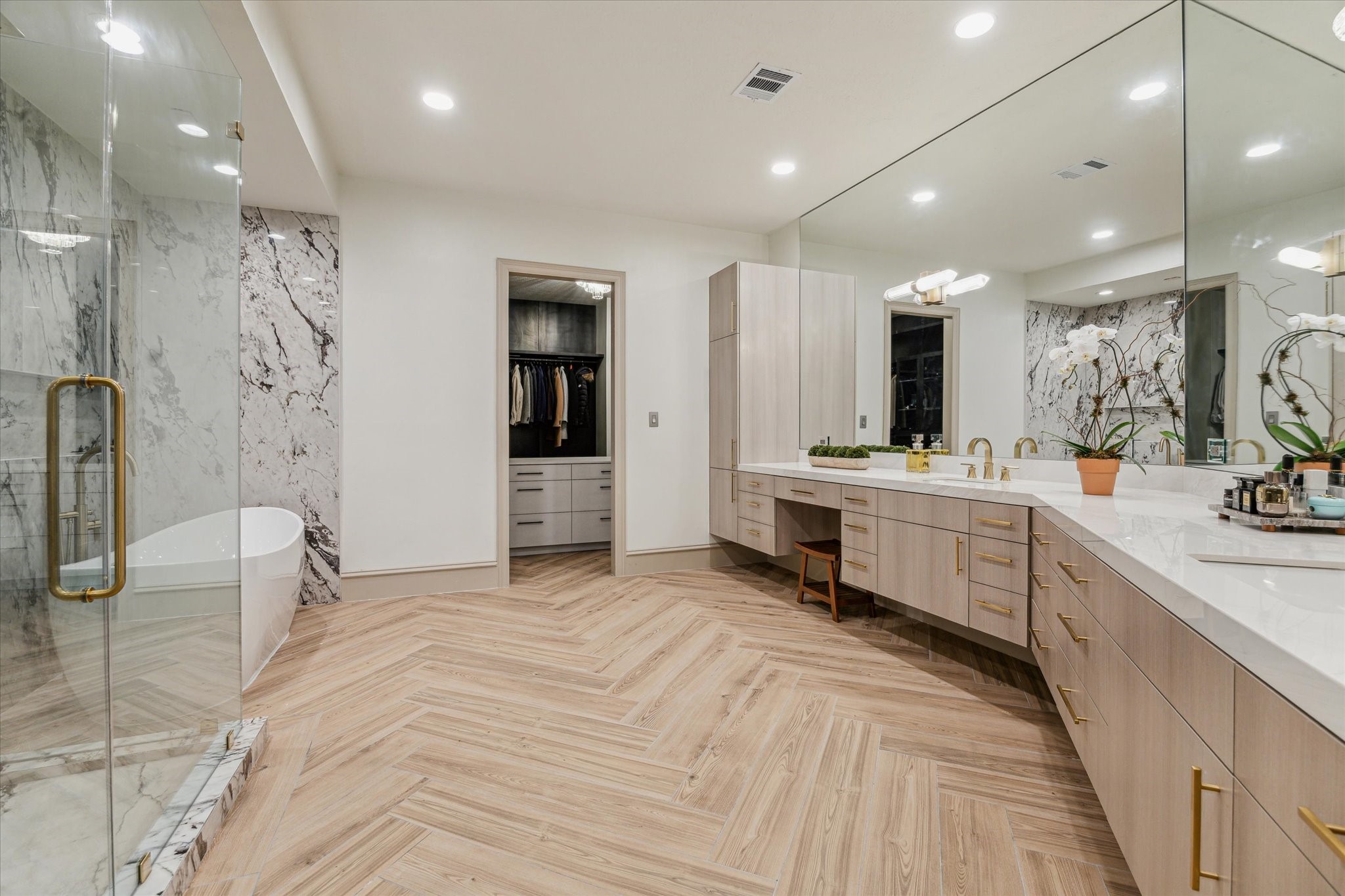 918 Huntington Cove Houston, TX 77063 - Photo 43 of 50 Primary bathroom offers a direct passage to a spacious custom walk-in dressing room