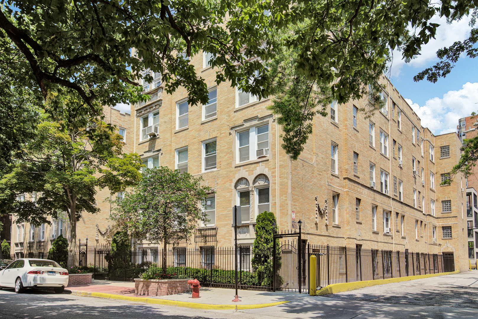 842 West Ainslie Street, Unit F2 Chicago, IL 60640 - Photo 2 of 18