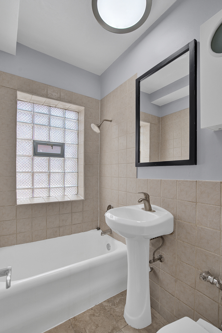 842 West Ainslie Street, Unit F2 Chicago, IL 60640 - Photo 12 of 18