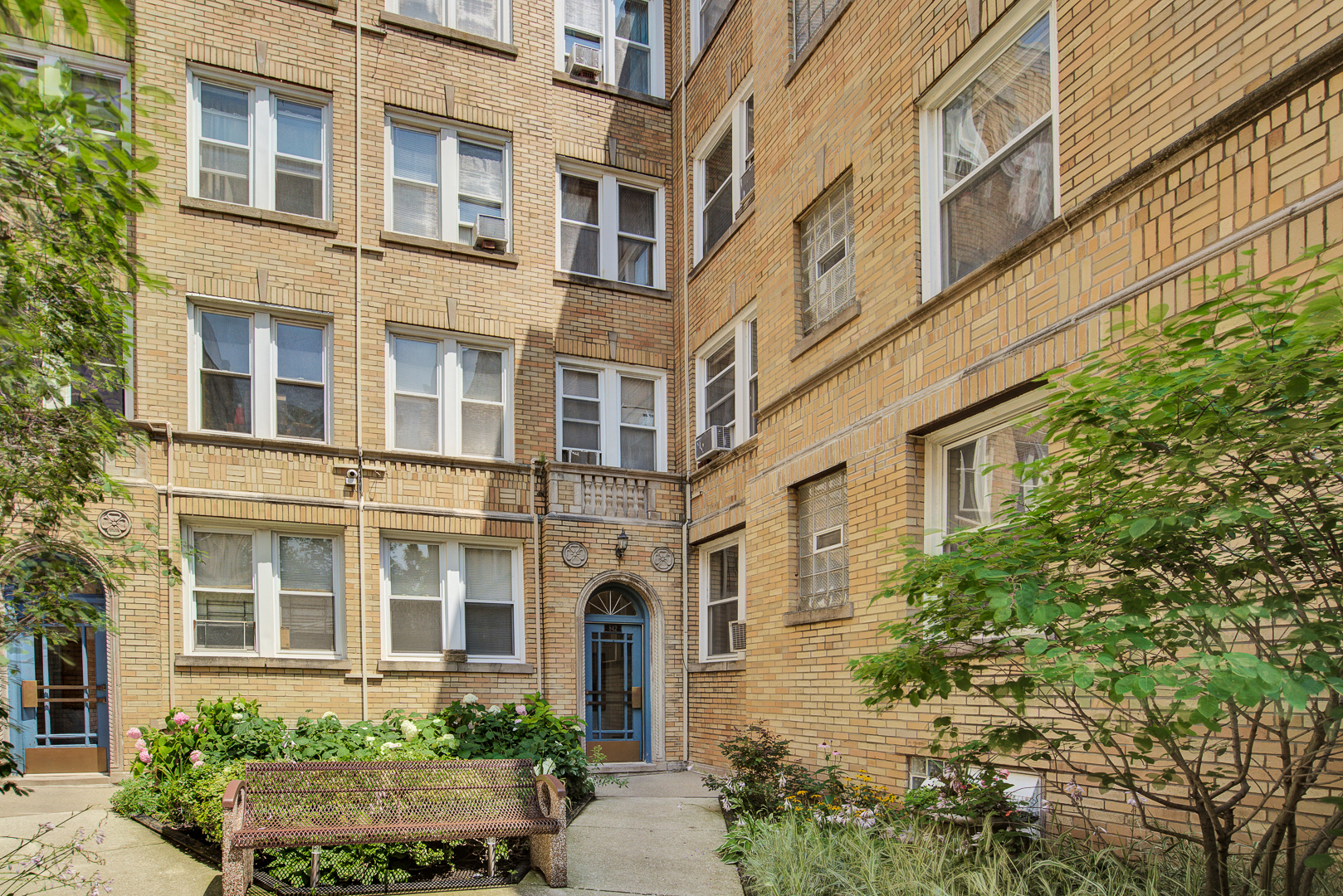 842 West Ainslie Street, Unit F2 Chicago, IL 60640 - Photo 5 of 18