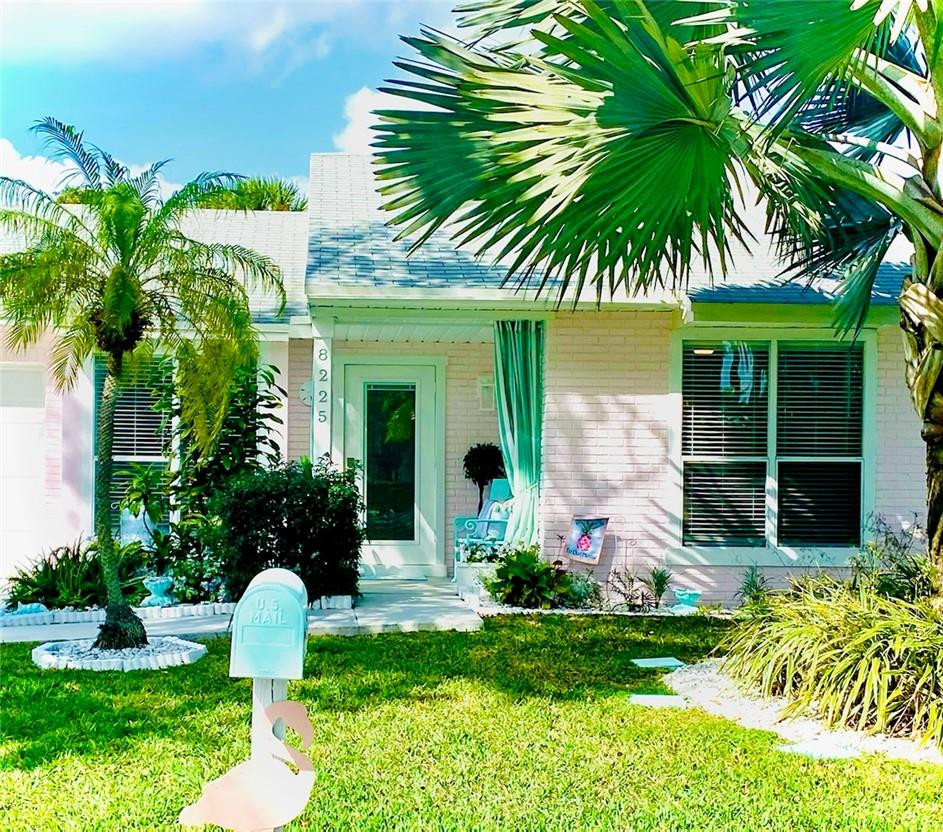 a front view of house with yard