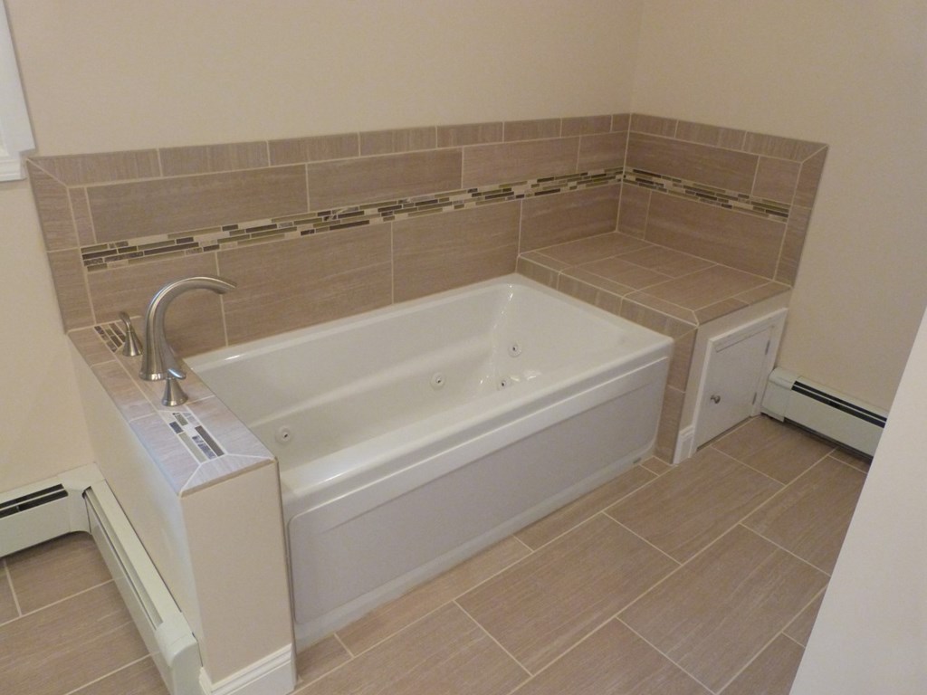 1463 Pittsburgh Road Franklin, PA 16323 - Photo 25 of 32 a bathroom with a bathtub