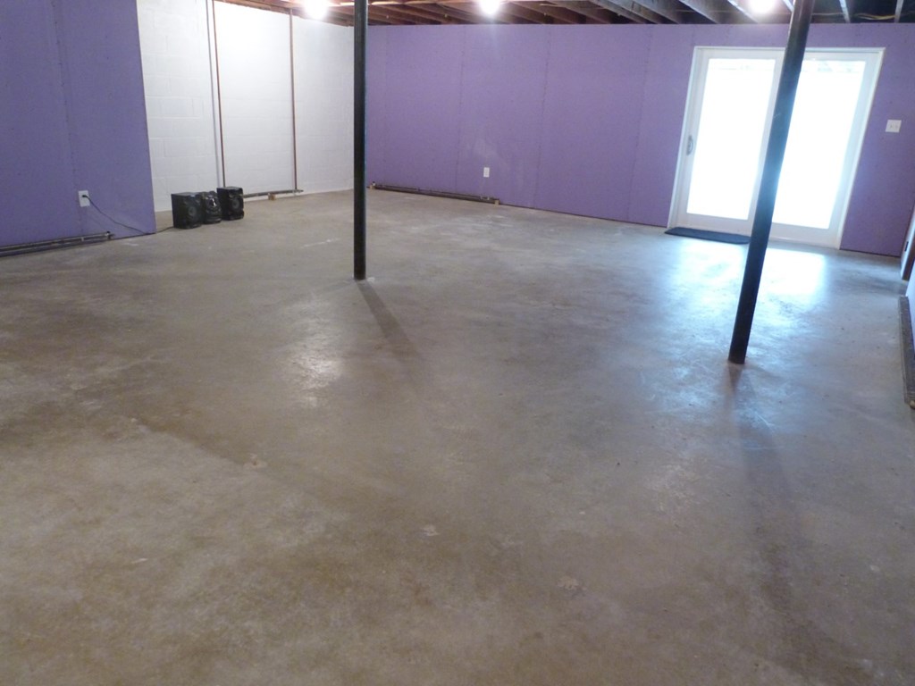 1463 Pittsburgh Road Franklin, PA 16323 - Photo 28 of 32 a view of an empty room