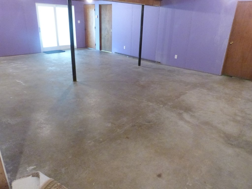 1463 Pittsburgh Road Franklin, PA 16323 - Photo 29 of 32 a view of an empty room