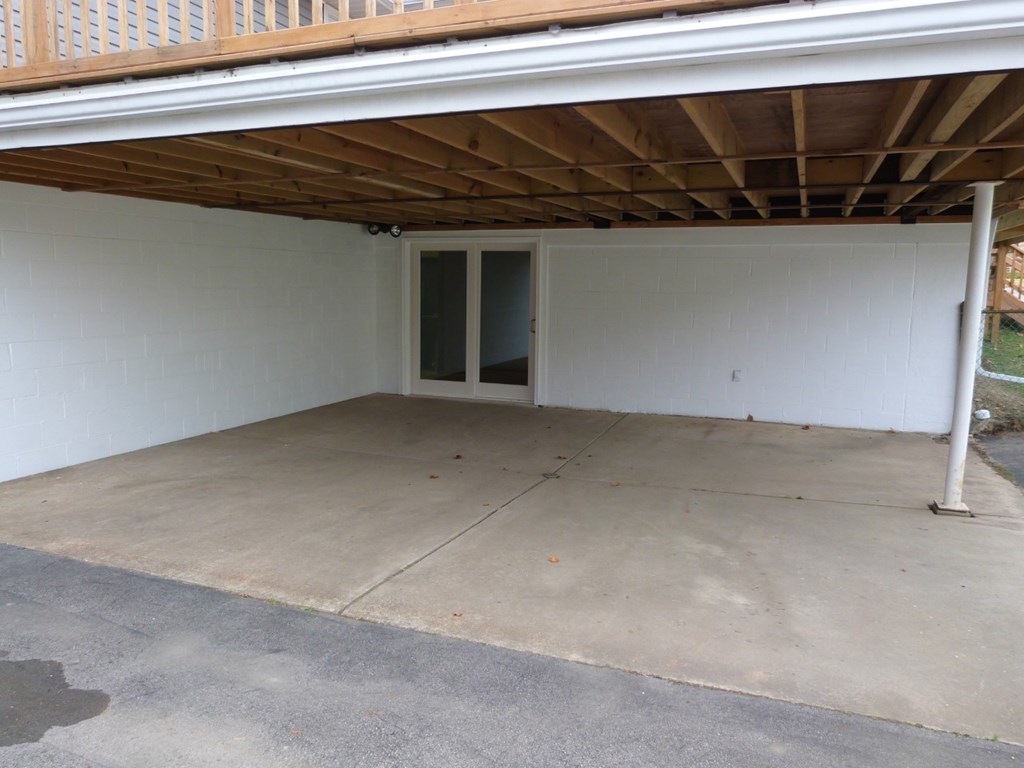 1463 Pittsburgh Road Franklin, PA 16323 - Photo 30 of 32 a view of a garage
