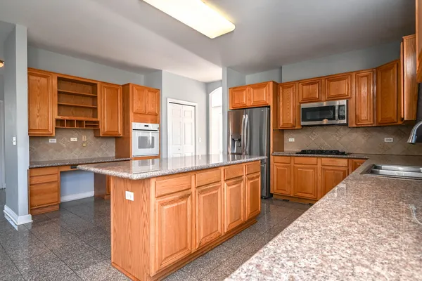 $4,000 | 5495 Chapel Hill, Gurnee, IL 60031