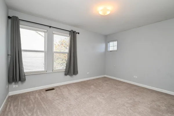 $4,000 | 5495 Chapel Hill, Gurnee, IL 60031