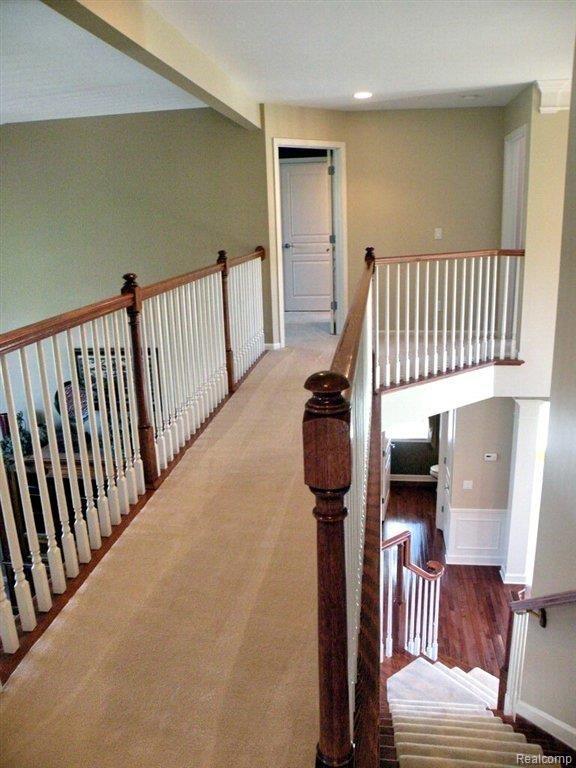 2046 Aberdeen Court Rochester, MI 48306 - Photo 14 of 31 Upper Hallway