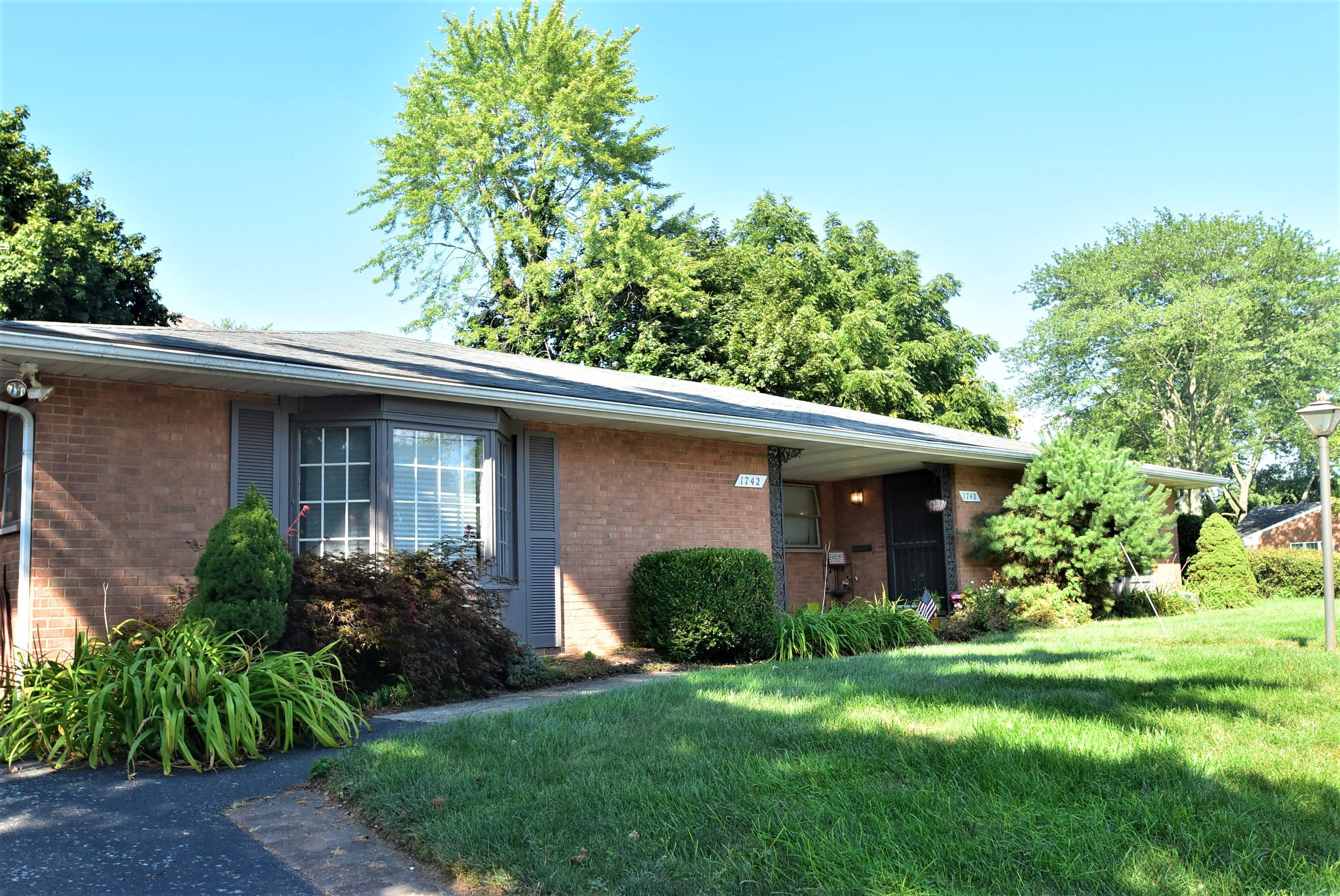 1740-1742 Ridgeview Road Upper Arlington, OH 43221 - Photo 2 of 6
