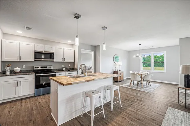 $279,900 | 4605 Appleton Avenue, Kansas City, MO 64133