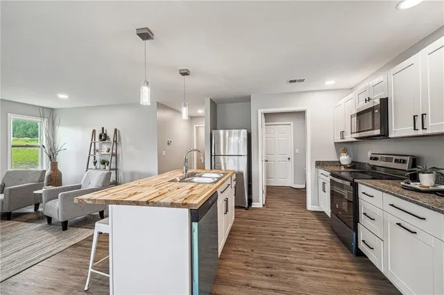 $279,900 | 4605 Appleton Avenue, Kansas City, MO 64133