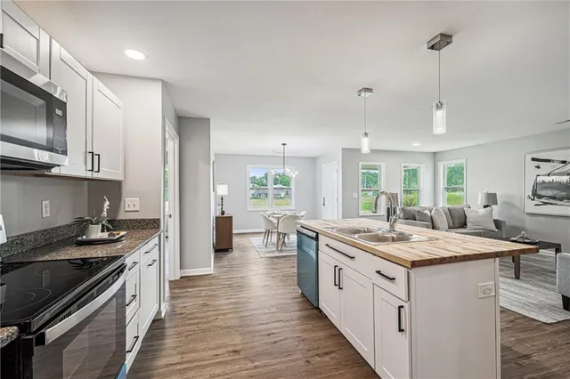 $279,900 | 4605 Appleton Avenue, Kansas City, MO 64133