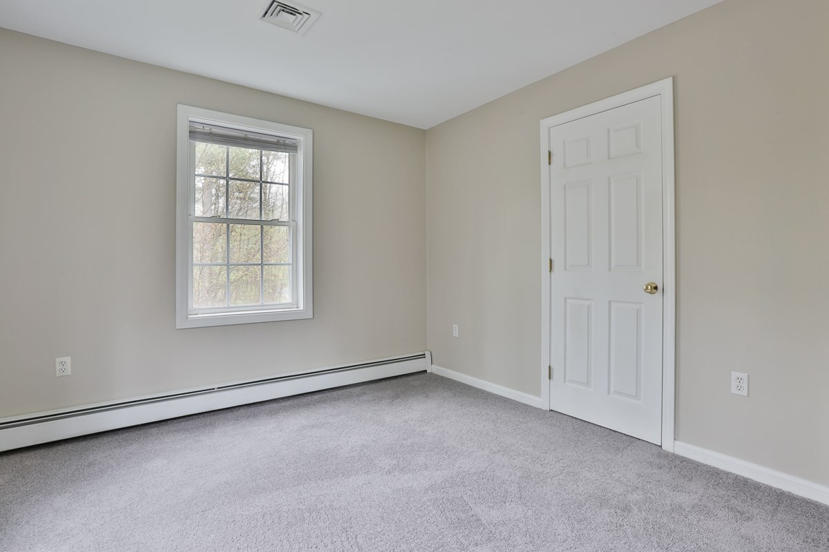 24 Pingree Hill Road Derry, NH 03038 - Photo 15 of 23