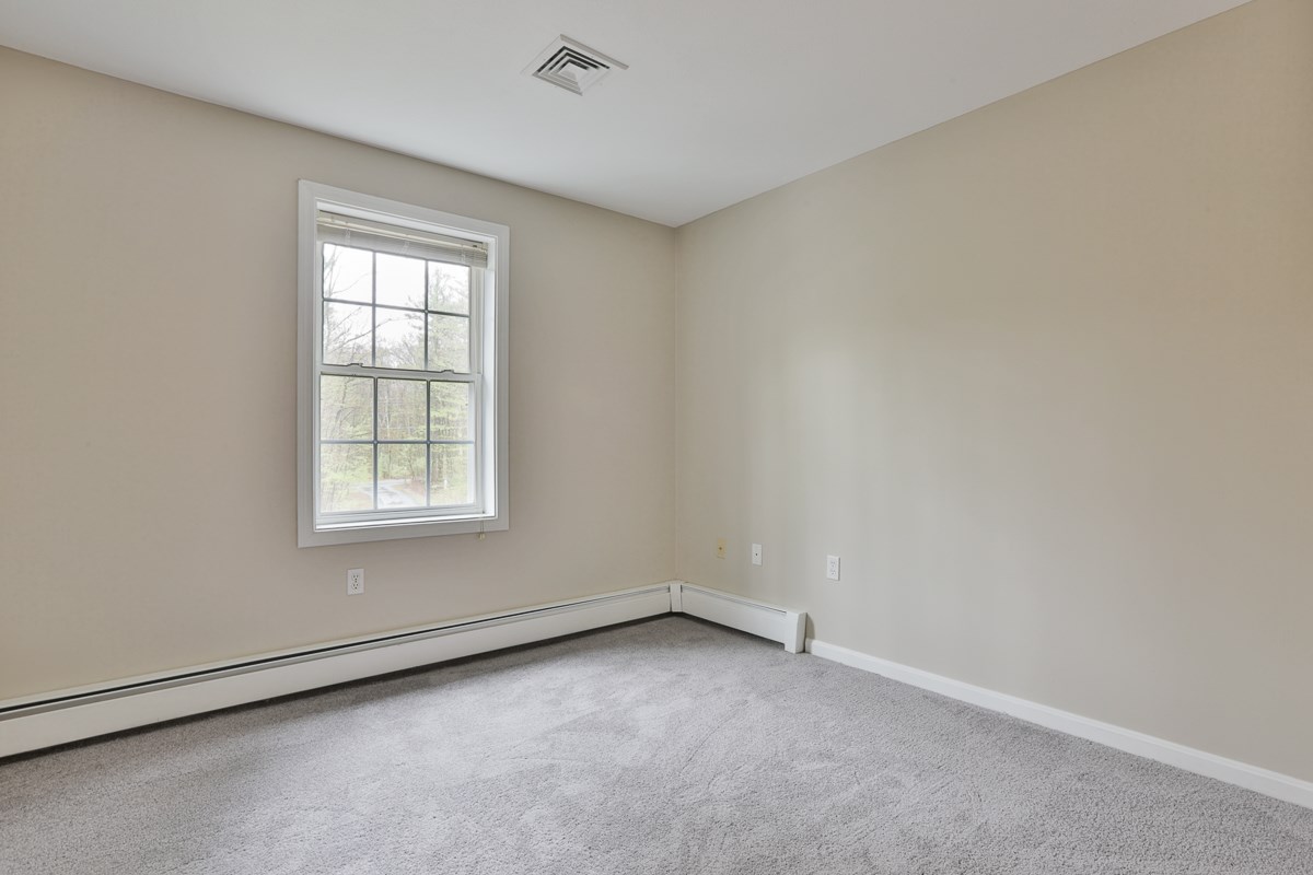 24 Pingree Hill Road Derry, NH 03038 - Photo 17 of 23