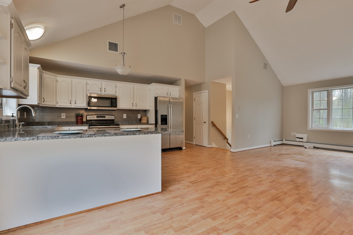 24 Pingree Hill Road Derry, NH 03038 - Photo 4 of 23