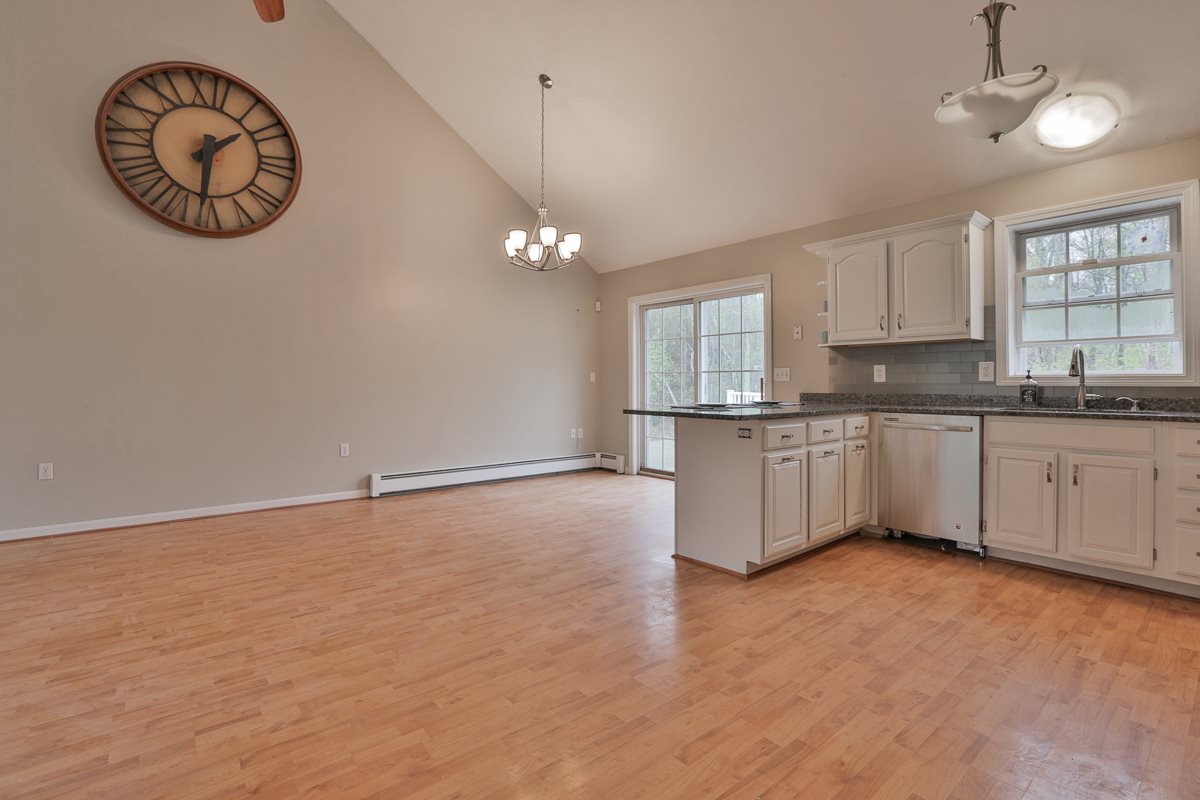 24 Pingree Hill Road Derry, NH 03038 - Photo 8 of 23