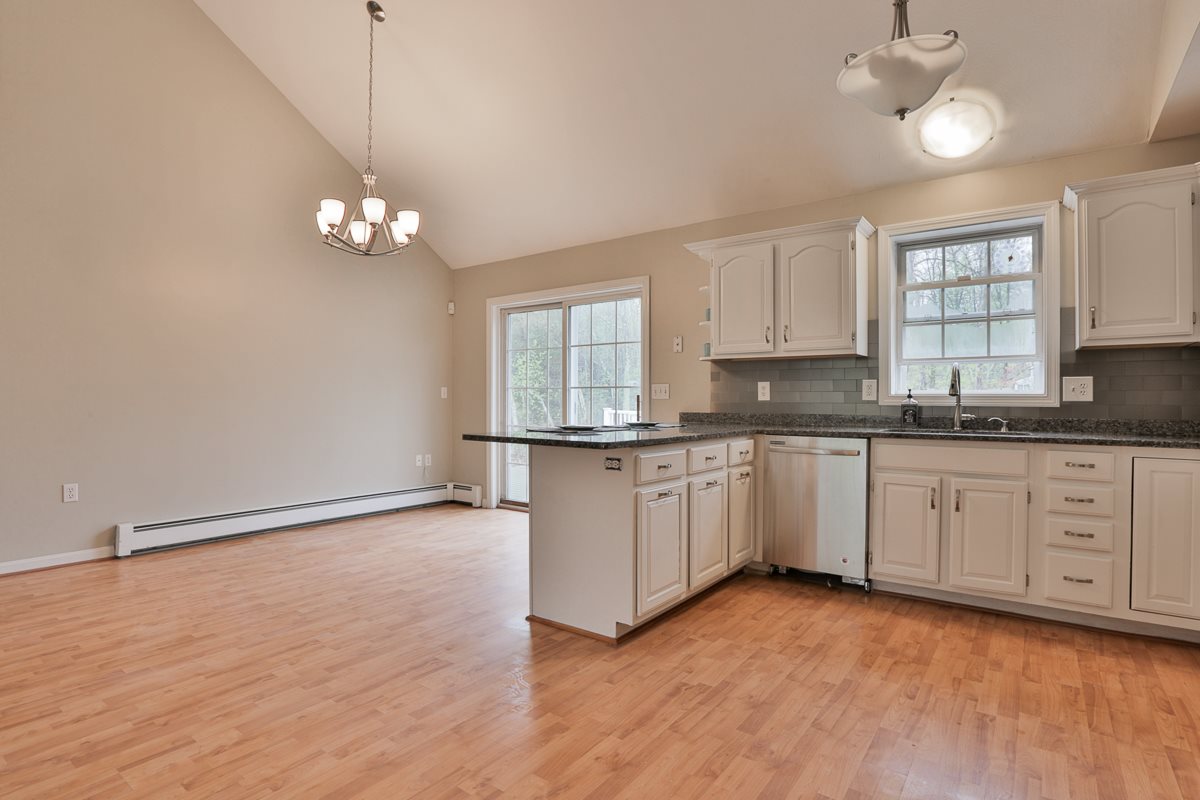 24 Pingree Hill Road Derry, NH 03038 - Photo 9 of 23