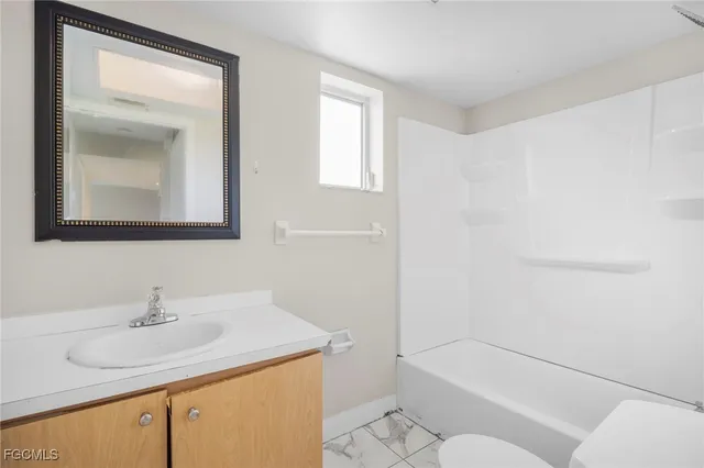 $1,050 | 3660 Seminole Avenue, Fort Myers, FL 33916