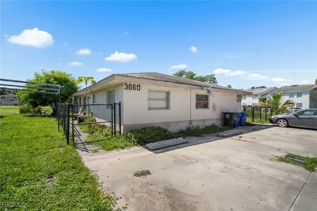 $1,050 | 3660 Seminole Avenue, Fort Myers, FL 33916
