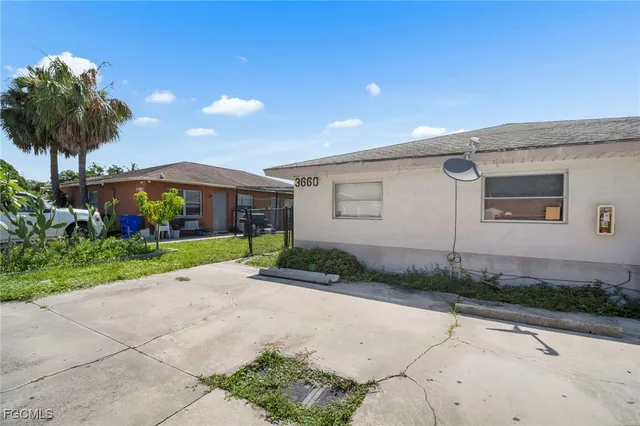$1,050 | 3660 Seminole Avenue, Fort Myers, FL 33916